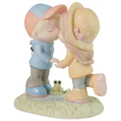 Precious Moments You Are My Sunshine On A Rainy Day Figurine, 5.6" -Hallmark shop Precious Moments Couple Kissing in the Rain Figurine 223002 03